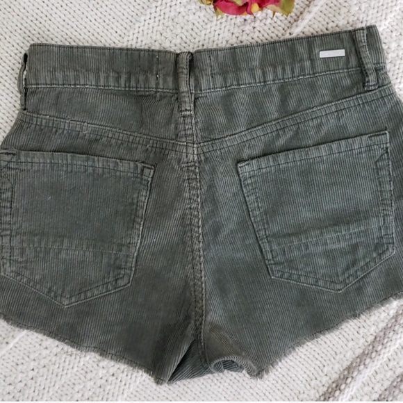 Kendall+Kylie Corduroy Raw Edge Shorts - Picture 5 of 6